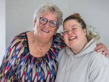 Demi lag helft van haar leven in het ziekenhuis: ‘Of ik een rotjeugd had? Echt niet hoor!’
