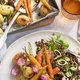 Afvallen zonder honger: geroosterde wortelgroenten met kruidendressing
