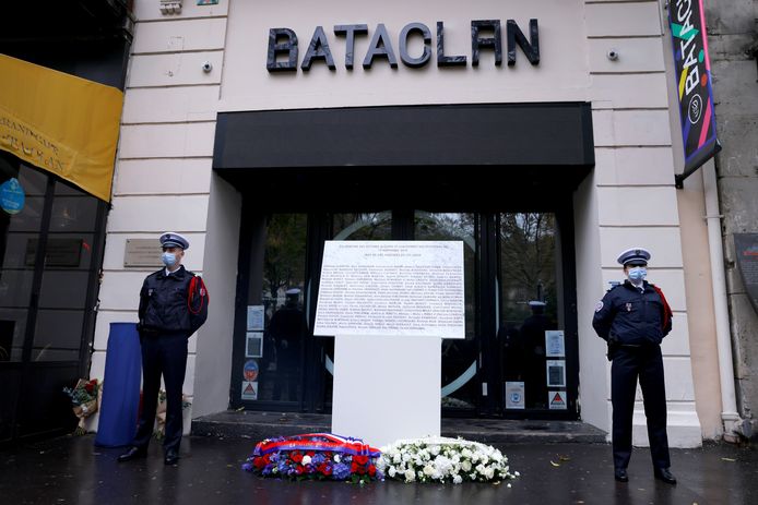 Symbolische herdenking van aanslagen in Parijs.