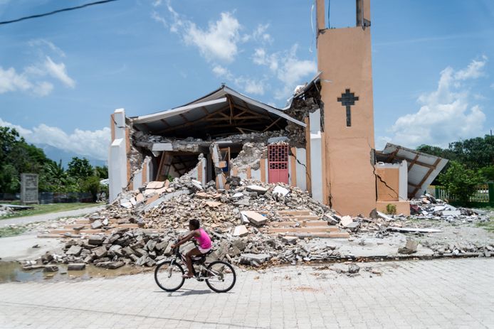 Een door de aardbeving verwoeste kerk in Chardonnieres, Haïti.