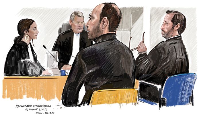 Verdachte Arie van den D. (midden) in de Middelburgse rechtbank.