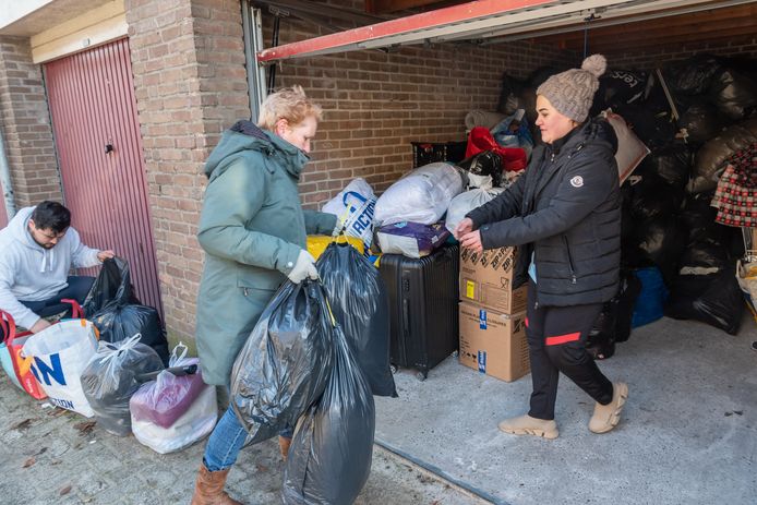 Spullen doneren voor slachtoffers van de aardbeving in de Amersfoortse wijk Liendert