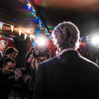 ‘Geen islamitische scholen en moskeeën’: in zijn programma is Wilders nog de oude, maar wil hij water bij de wijn doen?