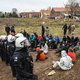 Een dorp ontruimen en landschap verwoesten voor vervuilende grondstof? Dat past niet in de 21ste eeuw