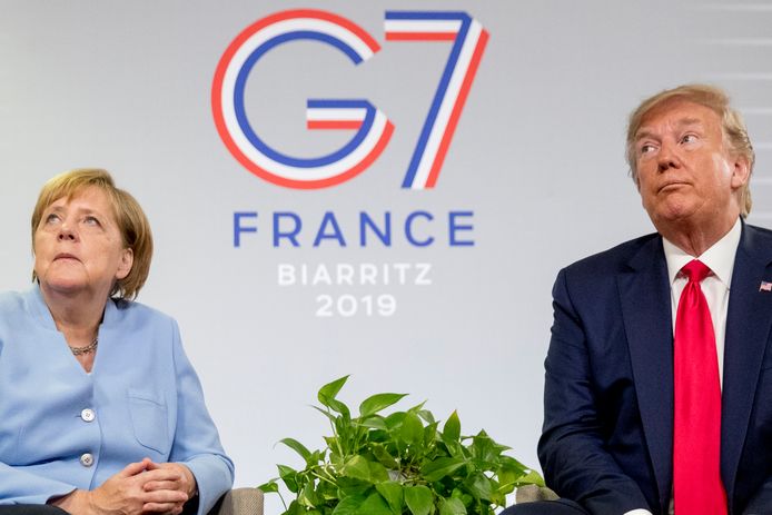 Donald Trump somde tijdens een onderhoud met bondskanselier Merkel op de G7 in Biarritz alle troeven  op.