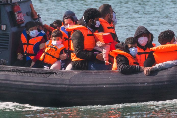 Archiefbeeld van migranten die door de Britse grenswacht zijn opgepikt in Het Kanaal. Beeld van vorige maand.
