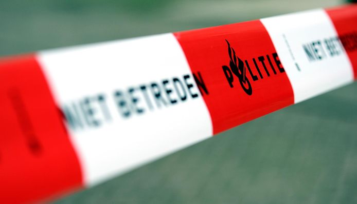 2010-11-17 12:13:37 LEIDSCHENDAM - Afzetlint van de politie
ANP  XTRA LEX VAN LIESHOUT