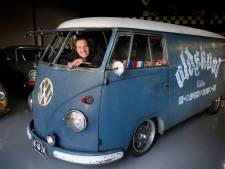 Werner maakte een camperbus van zijn Volkswagen T1: ‘Vrienden rijden door mij nu ook in Volkswagenbusjes’