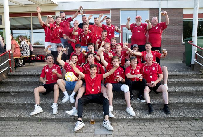SC Rijnland viert de titel in de vijfde klasse C.