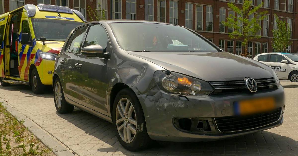 Aanrijding op de Haaksbergerstraat in Enschede, twee gewonden.