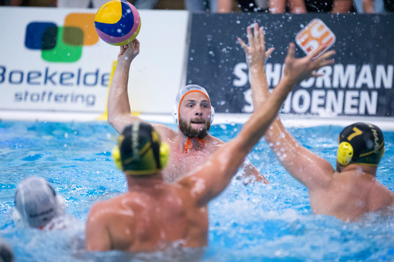 Omgekeerde Wereld Bij Bzc De Trainer In Het Water En De Sterkhouder Op De Kant Foto Tubantia Nl