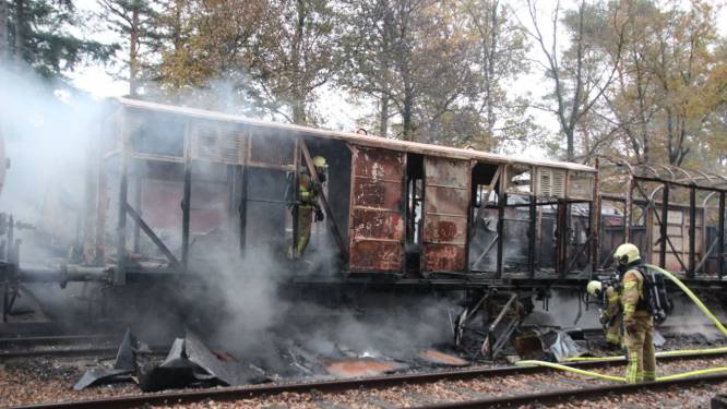 Brand bij Veluwsche Stoomtrein Maatschappij, historische wagons verwoest: ‘Triest, dit’