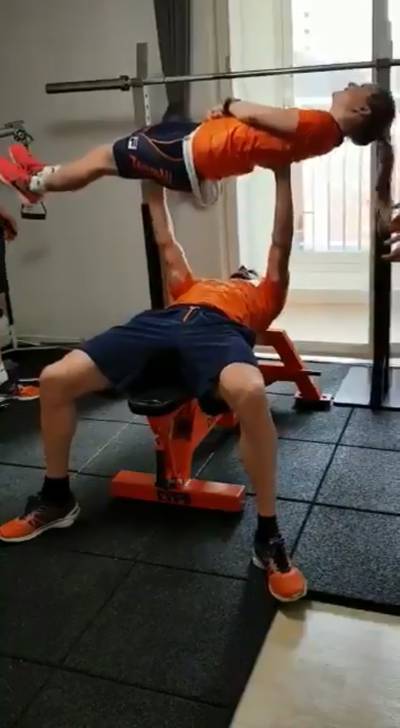Dit is de 'pitbull-bench press', Ter Mors met hardstyle naar goud