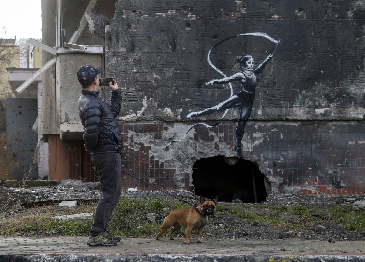 Mi-novembre, Banksy avait posté sur son compte Instagram une vidéo compilant ses œuvres peintes au pochoir en Ukraine.