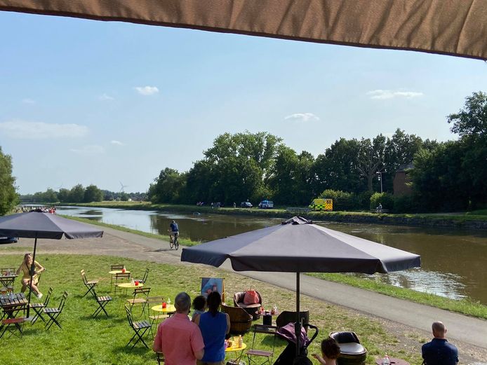 Omstaanders konden niet geloven hoe Christiaan zelf het water in sprong.