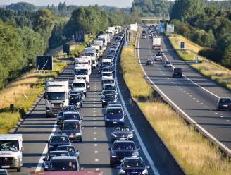 Drie kwartier file op E403 richting Kortrijk door ongeval ter hoogte van Ruddervoorde 