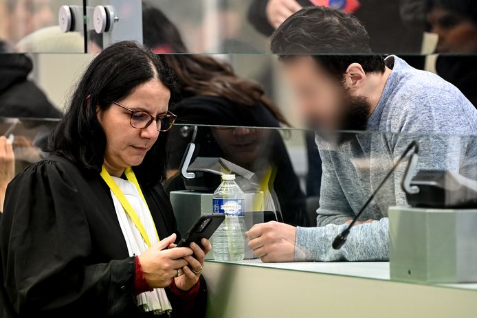 Advocate Abdeslam wil vrijspraak voor feiten in Brussel en Zaventem ...