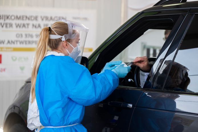 Er kwamen in totaal 905 mensen opdagen maandag voor een test, 334 daarvan komen uit de betrokken wijken.