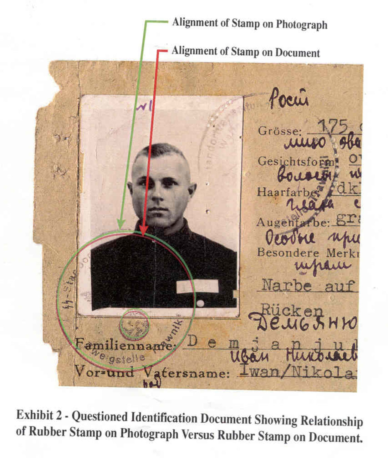 Een identiteitskaart van de SS die vermoedelijk van Iwan Demjanjuk was.   Beeld AP