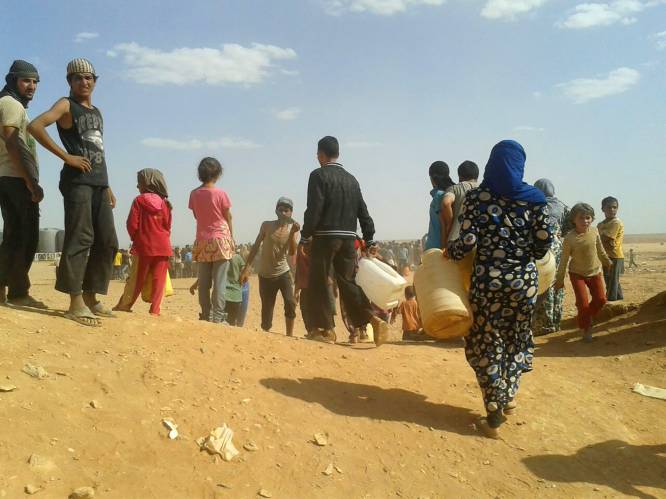 Ruim 75.000 vluchtelingen vast in niemandsland tussen Syrië en Jordanië