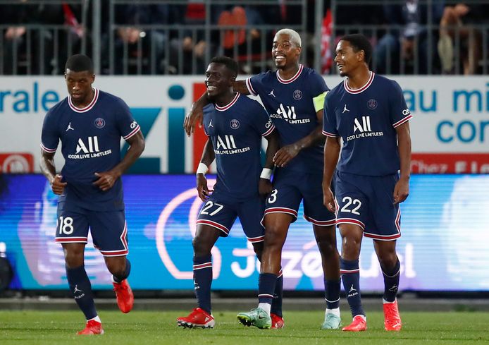 Paris Saint-Germain viert de goal van Idrissa Gueye.