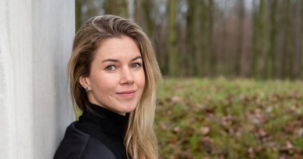 De Verjaardag Van Anouk Hoogendijk Ik Vind Het Goed Dat Ze Hier In Nederland Die Knoop Hebben Doorgehakt Nederlands Voetbal Ad Nl