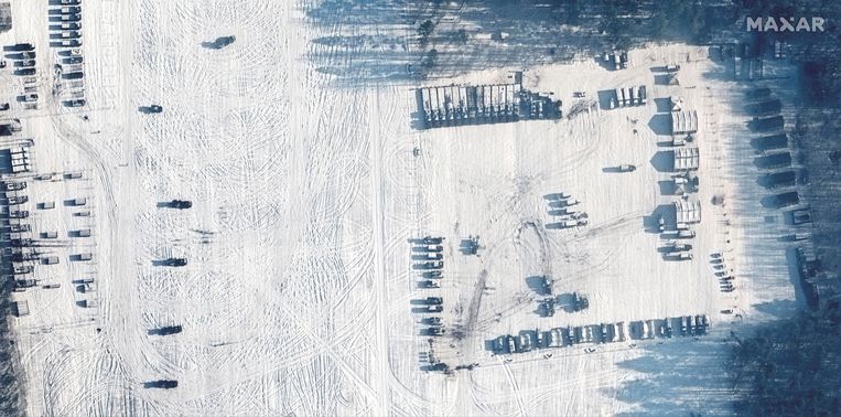 Ook in Yelsk, Wit-Rusland, staan Russische troepen klaar. Beeld via REUTERS