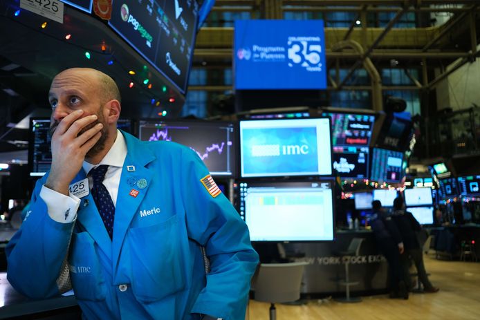 Beeld van de beurs in New York vrijdag. De Dow Jones zakte toen meer dan 220 punten.