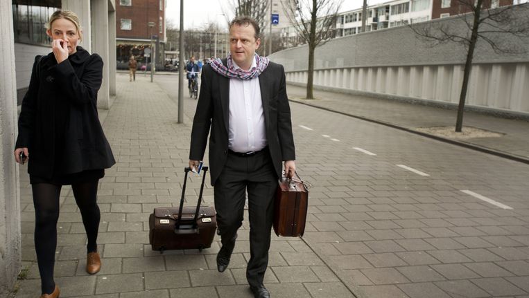 Advocaat Richard Korver, raadsman van een aantal bij de zaak betrokken ouders komt aan bij de rechtbank in Amsterdam. Beeld ANP