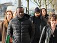Sanda's familie, waaronder de partner van zijn broer (links), Sanda's papa Ousmane (midden links), zijn broer (midden rechts) en zijn stiefmoeder (rechts achteraan)