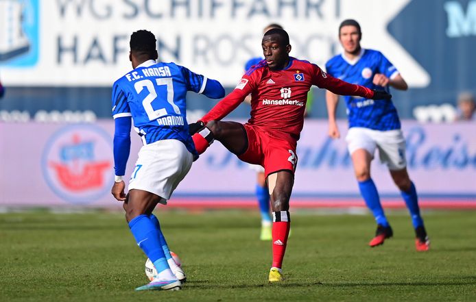Jean-Luc Dompé met Hamburg tegen Hansa Rostock.