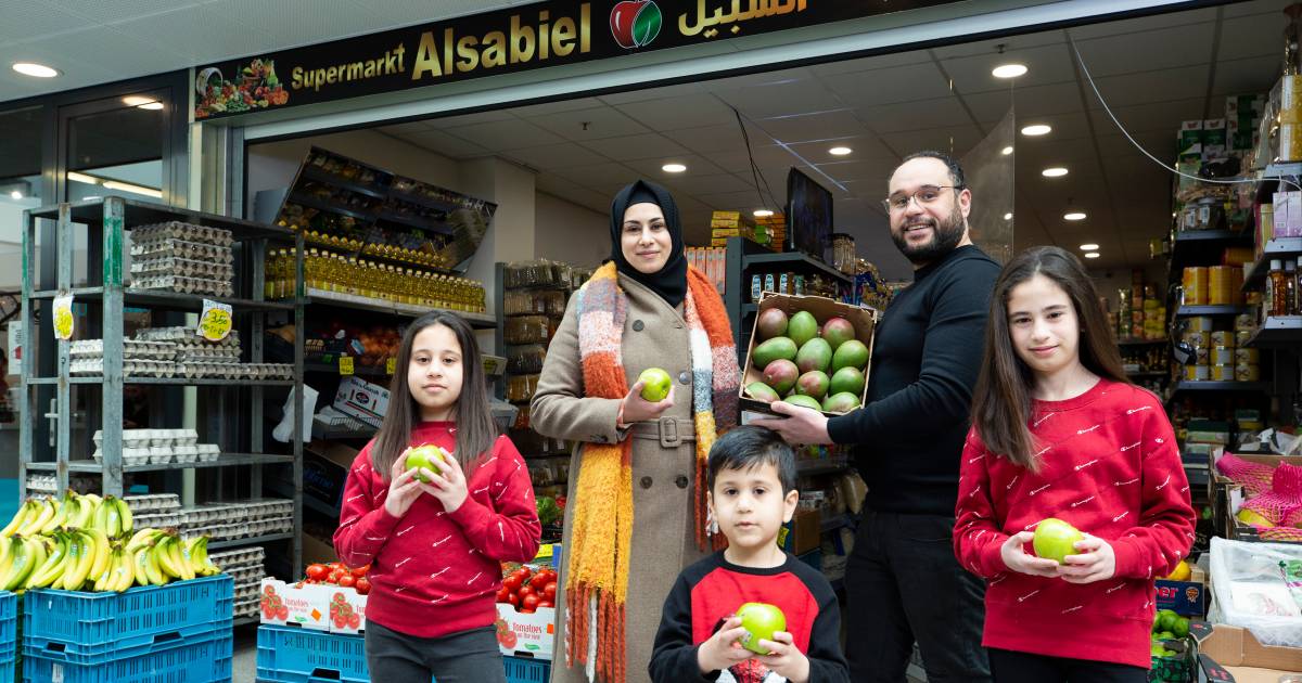 Syrisch gezin runt succesvolle supermarkt in Meerzicht: ‘Wij voelen ons thuis in Zoetermeer’