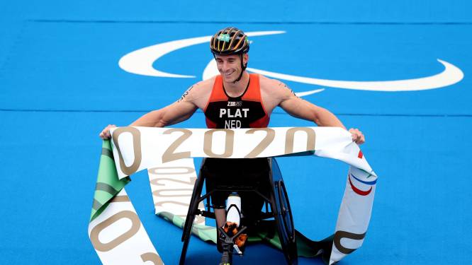 Paralympiër Jetze Plat maakt favorietenrol waar en prolongeert goud op triatlon, zilver dressuurequipe
