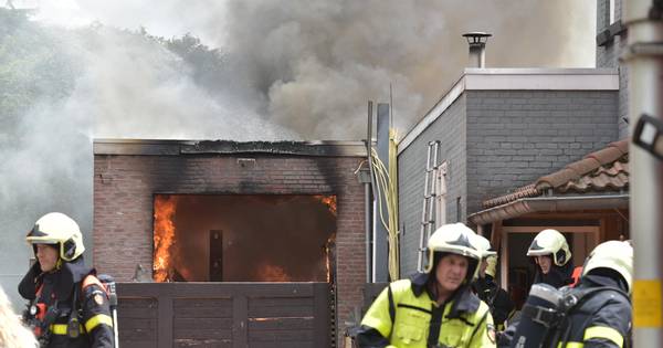 Brand verwoest timmerwerkplaats in Teteringen, woonhuis op tijd gered