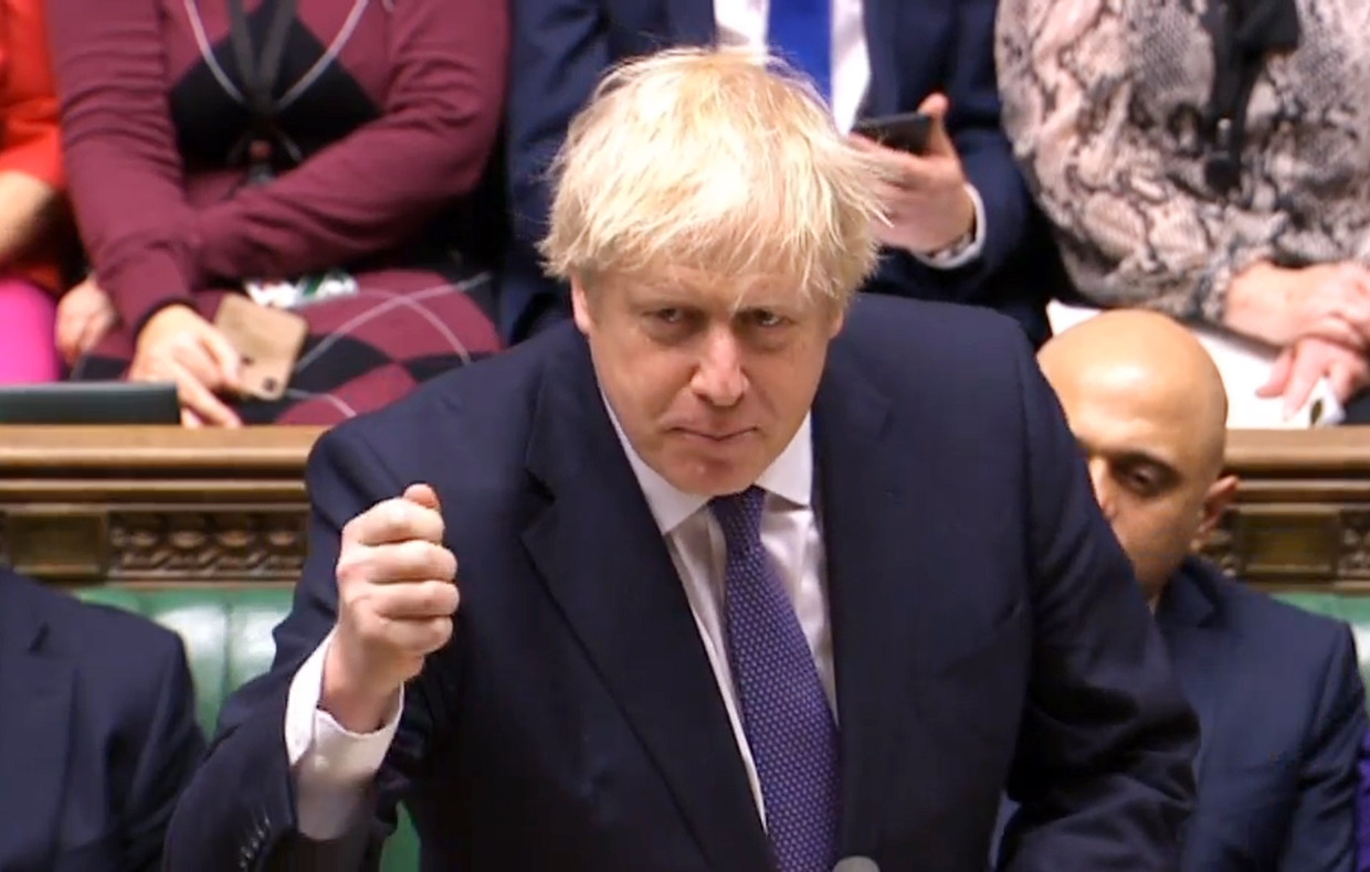 Johnson tijdens het debat in het Lagerhuis.  Beeld EPA