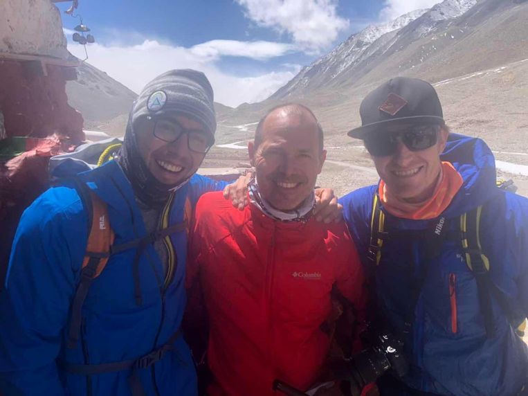 Sander Daems met twee Amerikanen die voor Nation Geographic Channel een nieuwe route aan het klimmen zijn aan de noordzijde. Beeld Sander Daems