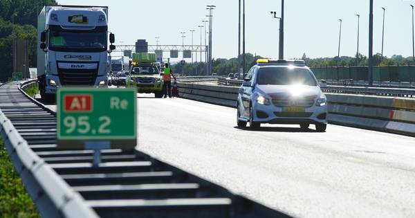Vertraging op A1 na ongeluk neemt af, weg is weer vrij.