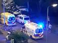 Meerdere hulpdiensten snelden naar de straat.