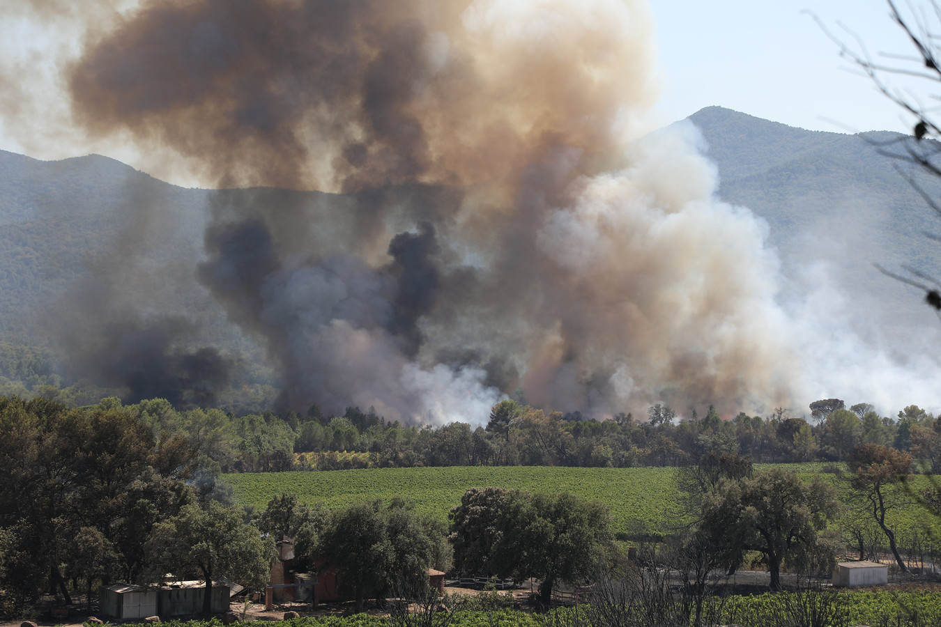 Incendies dans le Var “Le pire a été évité mais la bataille continue