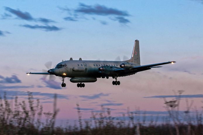 Archiefbeeld. Een  Russisch IL-20M-vliegtuig dat landt op een onbekende locatie.