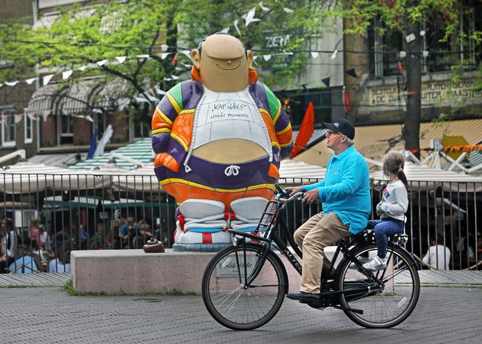 Standbeeld op de Grote Markt van Haagse Harry, creatie van tekenaar Marnix Rueb.