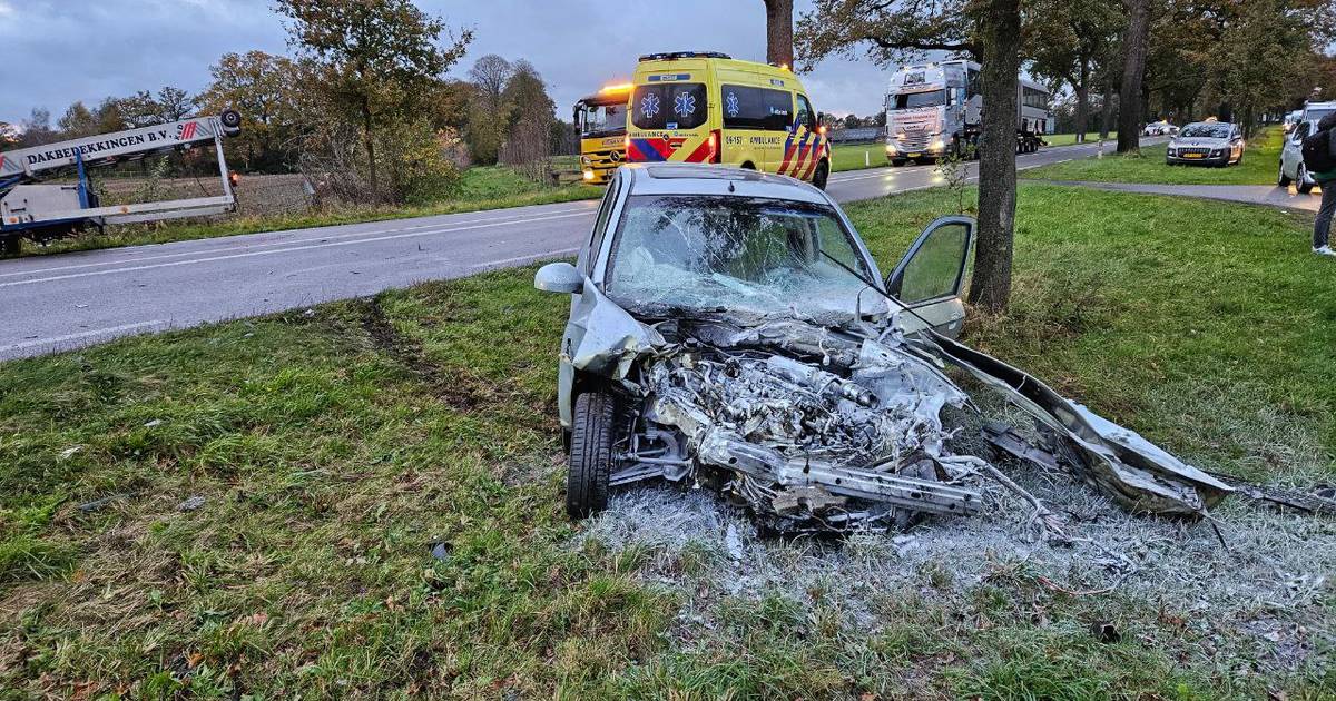 Drie autos betrokken bij ongeval in Winterswijk, een bestuurder gewond naar ziekenhuis.