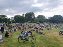 De PFOS-manifestatie bracht zo'n 400 bezorgde burgers op de been naar de Boeienweide op Linkeroever.