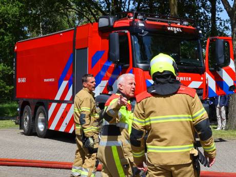 Met 15 kuub aan boord kan de waterwagen van brandweer Hedel desnoods rijdend blussen 