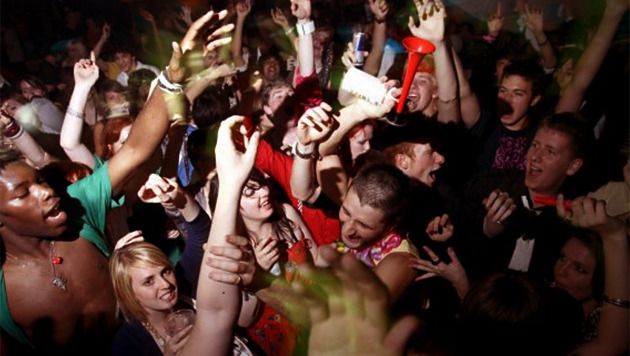 Zaailing springen legaal Vakantieganger ziet op Facebook jongeren feesten in zijn huis | Tech | AD.nl