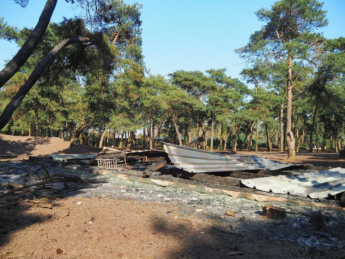 Tien dieren komen om bij aangestoken brand in Beekse Bergen.