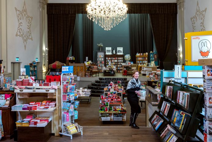 Grietje Braaksma in de Bredase boekhandel Grand Theatre