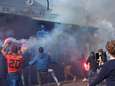Paar honderd Club-supporters verwelkomen spelersbus met Bengaals vuurwerk voor match tegen Antwerp: politie stelt vijf pv’s op