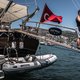 Turken eigenen zich met reclamespotjes de Egeïsche Zee toe, maar de Grieken komen in opstand