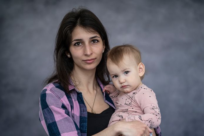 Anastasia Teslenko met haar dochtertje Anna (1).